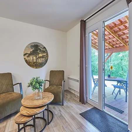 In With Pools & Vineyards Ferienhaus