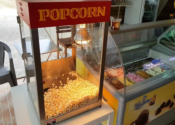 Дом отдыха In With Pools & Vineyards Mauroux (Lot)