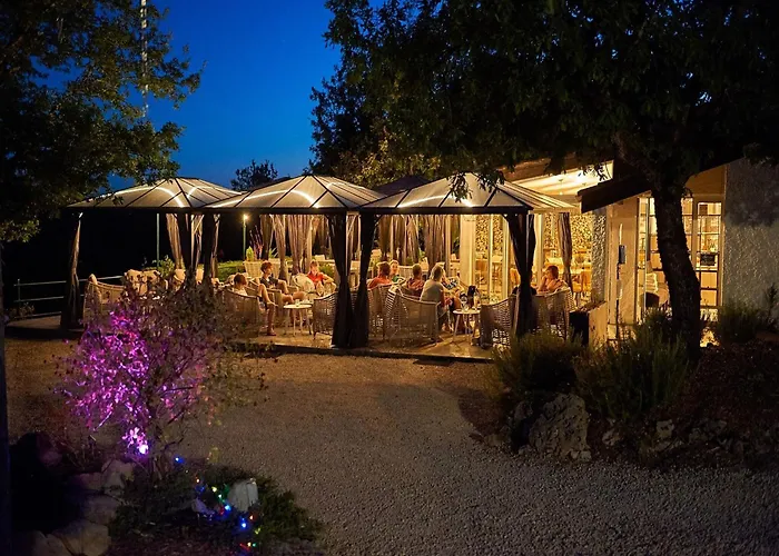 In With Pools & Vineyards Дом отдыха Mauroux (Lot)