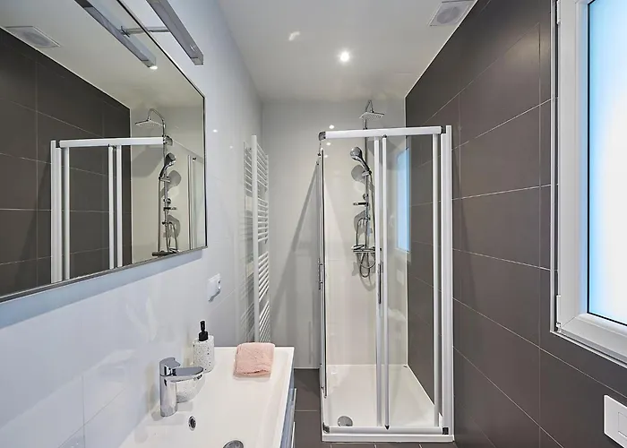 Дом отдыха In With Pools & Vineyards