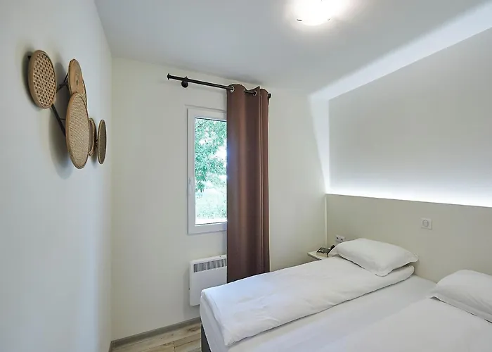 In With Pools & Vineyards Дом отдыха *